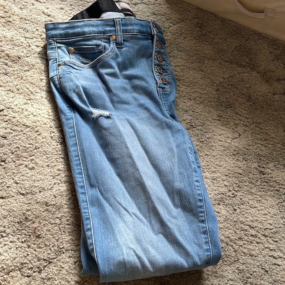 Torrid 12XT distressed bombshell skinny with raw hem